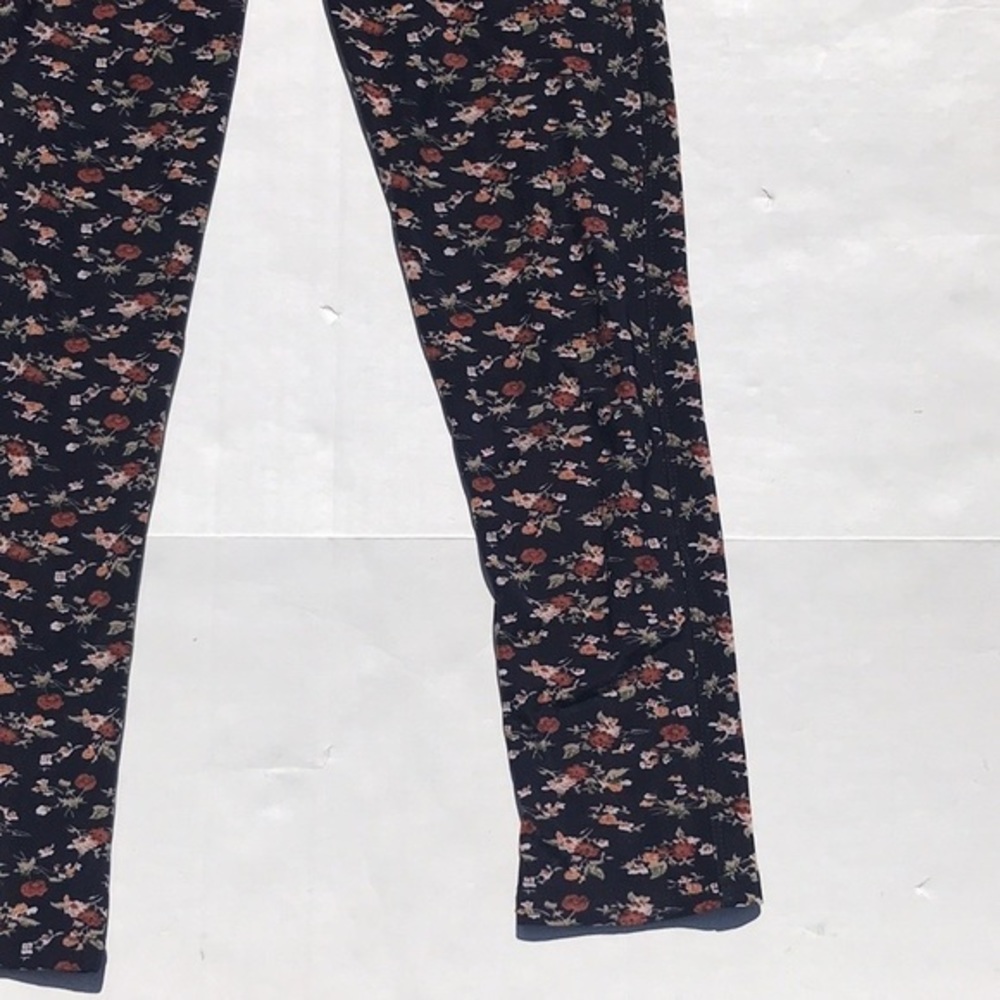 Coco + Carmen Navy Blue Floral Print Leggings - Picture 3 of 6